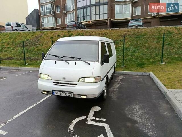 Белый Хендай Н 100, объемом двигателя 2.48 л и пробегом 250 тыс. км за 2200 $, фото 1 на Automoto.ua