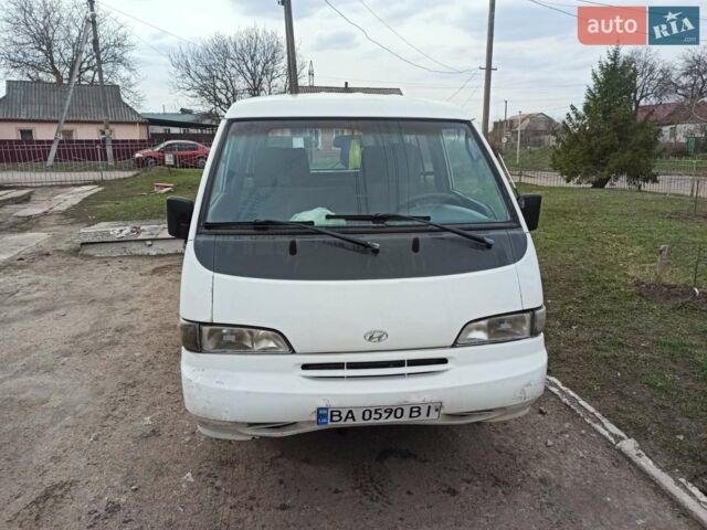 Белый Хендай Н 100, объемом двигателя 2.5 л и пробегом 430 тыс. км за 1700 $, фото 1 на Automoto.ua