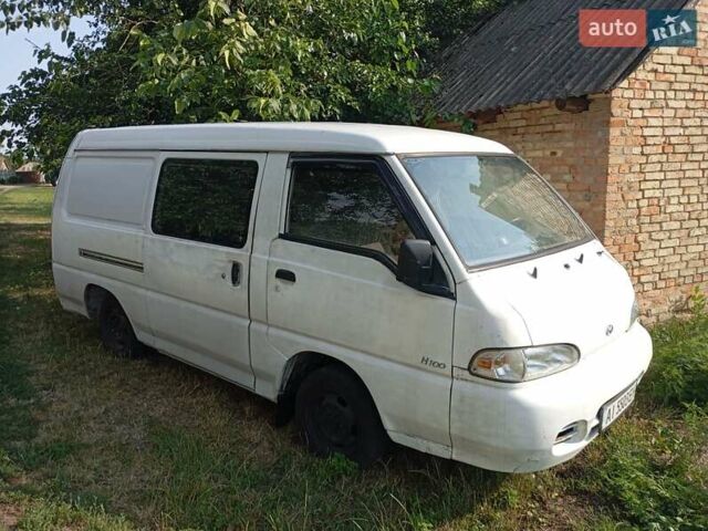 Белый Хендай Н 100, объемом двигателя 2.5 л и пробегом 400 тыс. км за 850 $, фото 1 на Automoto.ua