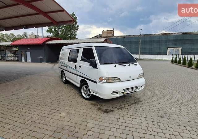 Белый Хендай Н 100, объемом двигателя 2.5 л и пробегом 340 тыс. км за 2800 $, фото 1 на Automoto.ua