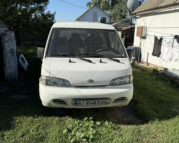 Белый Хендай Н 100, объемом двигателя 2.5 л и пробегом 220 тыс. км за 2300 $, фото 1 на Automoto.ua
