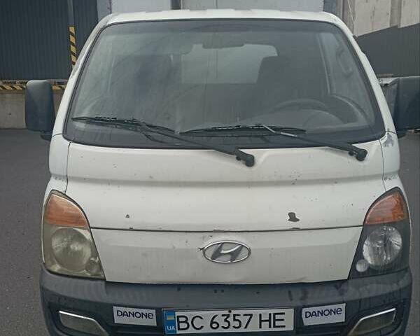 Белый Хендай Н 100, объемом двигателя 2.5 л и пробегом 370 тыс. км за 3500 $, фото 1 на Automoto.ua