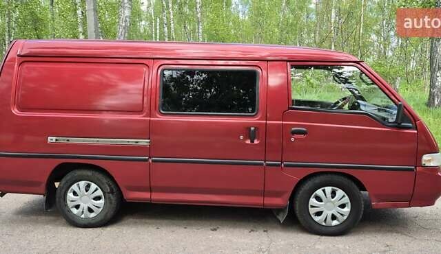 Красный Хендай Н 100, объемом двигателя 2.5 л и пробегом 319 тыс. км за 3500 $, фото 1 на Automoto.ua