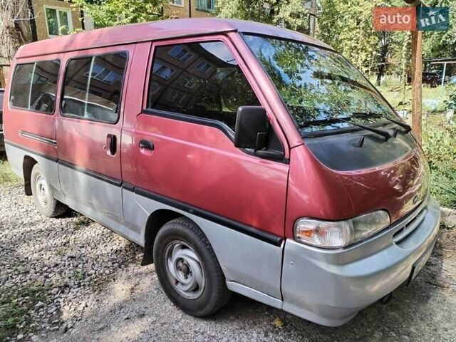 Красный Хендай Н 100, объемом двигателя 2.4 л и пробегом 470 тыс. км за 2699 $, фото 1 на Automoto.ua