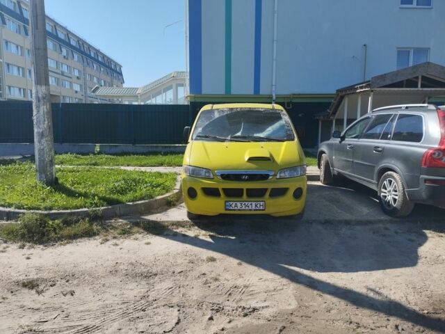 Жовтий Хендай Н 100, об'ємом двигуна 2.5 л та пробігом 362 тис. км за 4100 $, фото 1 на Automoto.ua