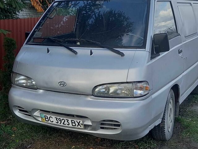 Серый Хендай Н 100, объемом двигателя 2.5 л и пробегом 380 тыс. км за 2100 $, фото 1 на Automoto.ua