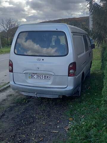 Серый Хендай Н 100, объемом двигателя 2.5 л и пробегом 380 тыс. км за 2100 $, фото 1 на Automoto.ua