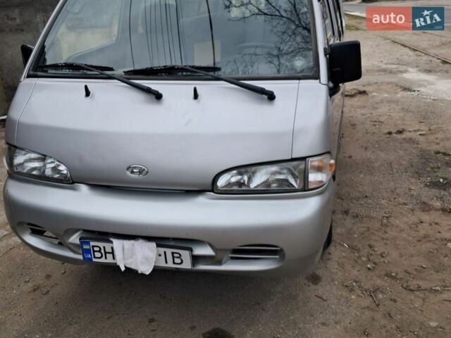 Серый Хендай Н 100, объемом двигателя 2.48 л и пробегом 353 тыс. км за 3600 $, фото 1 на Automoto.ua