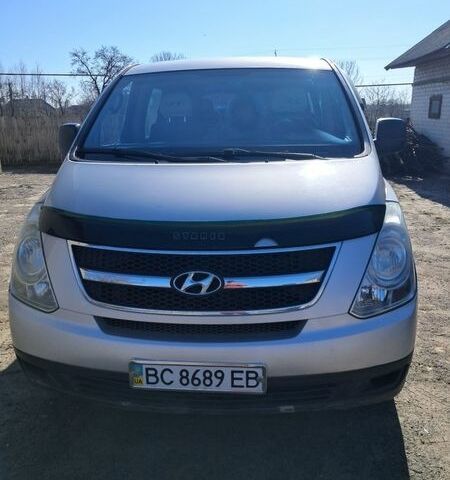 Сірий Хендай H300, об'ємом двигуна 2.5 л та пробігом 280 тис. км за 7500 $, фото 1 на Automoto.ua