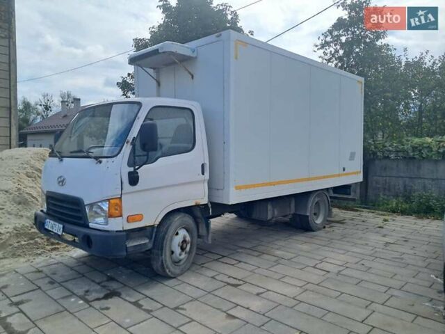 Белый Хендай НД 65, объемом двигателя 3.3 л и пробегом 350 тыс. км за 6500 $, фото 1 на Automoto.ua