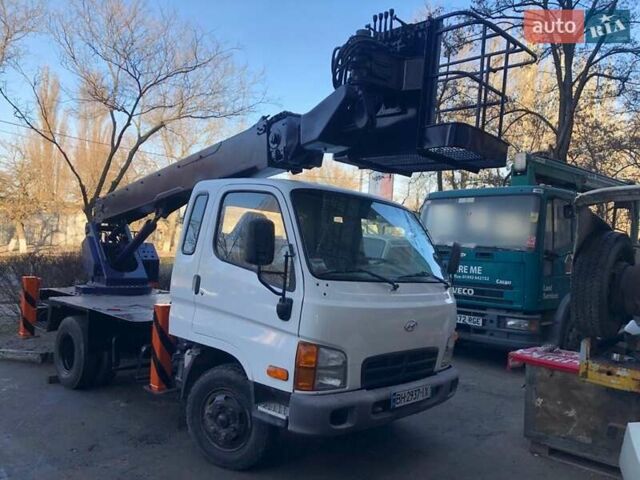 Белый Хендай НД 72, объемом двигателя 3.9 л и пробегом 186 тыс. км за 22000 $, фото 1 на Automoto.ua