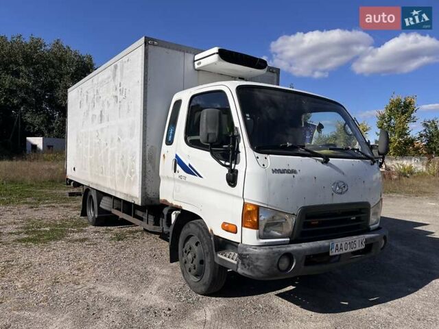 Белый Хендай НД 72, объемом двигателя 3.57 л и пробегом 457 тыс. км за 7900 $, фото 1 на Automoto.ua