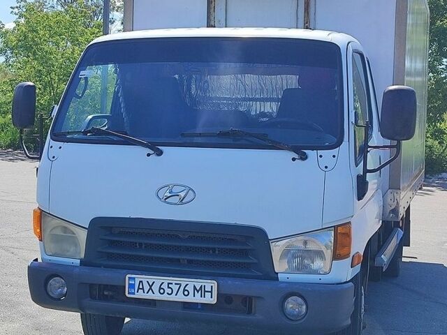 Білий Хендай НД 72, об'ємом двигуна 3.3 л та пробігом 650 тис. км за 11750 $, фото 1 на Automoto.ua