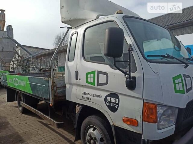 Белый Хендай НД 78, объемом двигателя 3.91 л и пробегом 450 тыс. км за 8000 $, фото 1 на Automoto.ua