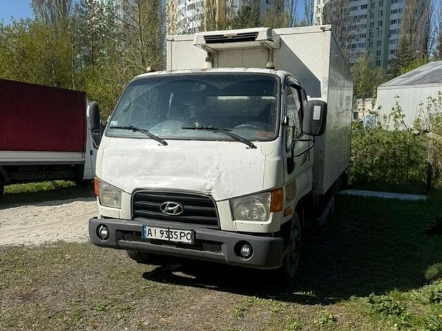 Белый Хендай НД 78, объемом двигателя 3.91 л и пробегом 383 тыс. км за 13000 $, фото 1 на Automoto.ua