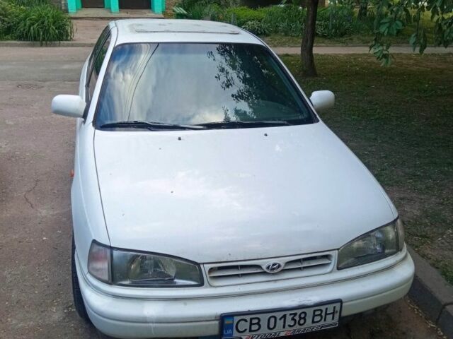Белый Хендай Лантра, объемом двигателя 1.5 л и пробегом 240 тыс. км за 650 $, фото 1 на Automoto.ua