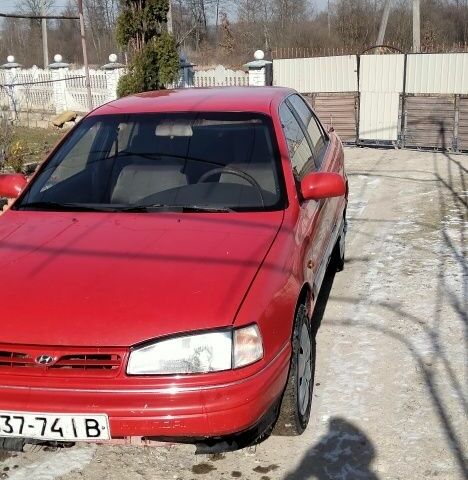 Червоний Хендай Лантра, об'ємом двигуна 1 л та пробігом 198 тис. км за 700 $, фото 1 на Automoto.ua