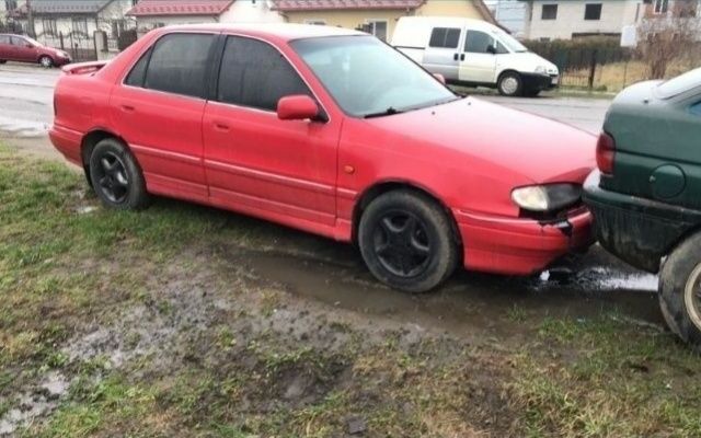 Красный Хендай Лантра, объемом двигателя 1 л и пробегом 266 тыс. км за 400 $, фото 1 на Automoto.ua