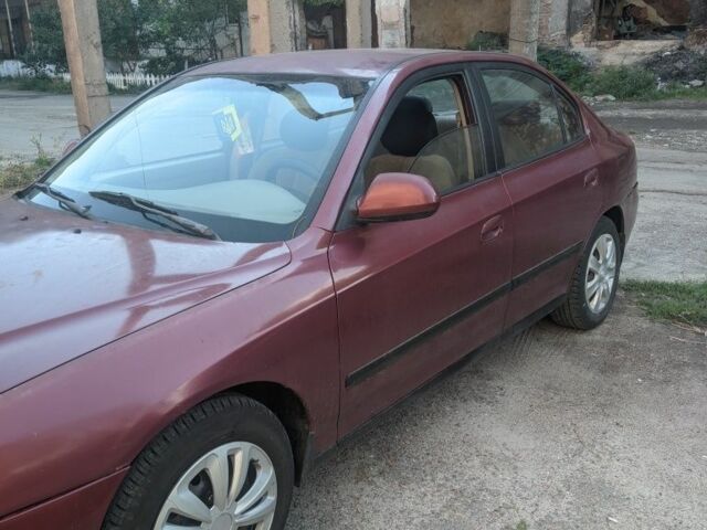 Красный Хендай Лантра, объемом двигателя 2 л и пробегом 167 тыс. км за 2800 $, фото 1 на Automoto.ua