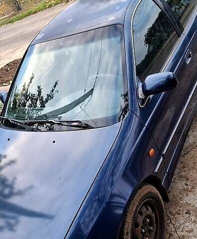 Синий Хендай Лантра, объемом двигателя 1.6 л и пробегом 232 тыс. км за 1200 $, фото 1 на Automoto.ua