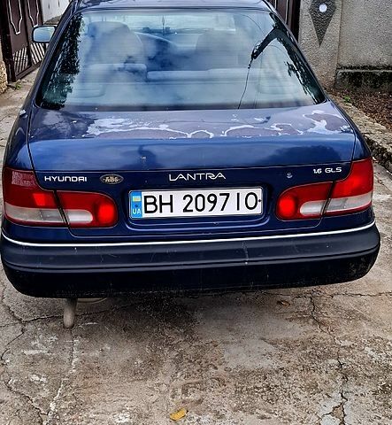 Синий Хендай Лантра, объемом двигателя 1.6 л и пробегом 232 тыс. км за 1200 $, фото 1 на Automoto.ua