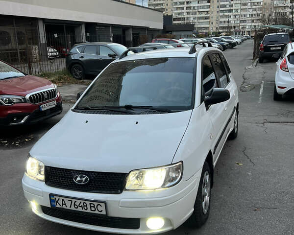 Белый Хендай Матрикс, объемом двигателя 1.8 л и пробегом 140 тыс. км за 4500 $, фото 1 на Automoto.ua