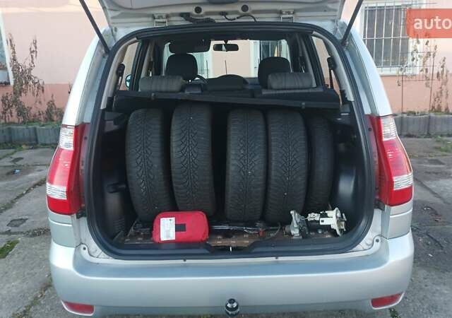 Білий Хендай Матрікс, об'ємом двигуна 1.6 л та пробігом 130 тис. км за 3200 $, фото 1 на Automoto.ua