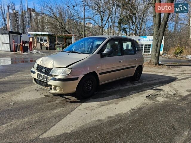 Бежевый Хендай Матрикс, объемом двигателя 1.6 л и пробегом 200 тыс. км за 2200 $, фото 1 на Automoto.ua