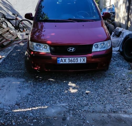 Красный Хендай Матрикс, объемом двигателя 1.6 л и пробегом 385 тыс. км за 3500 $, фото 1 на Automoto.ua