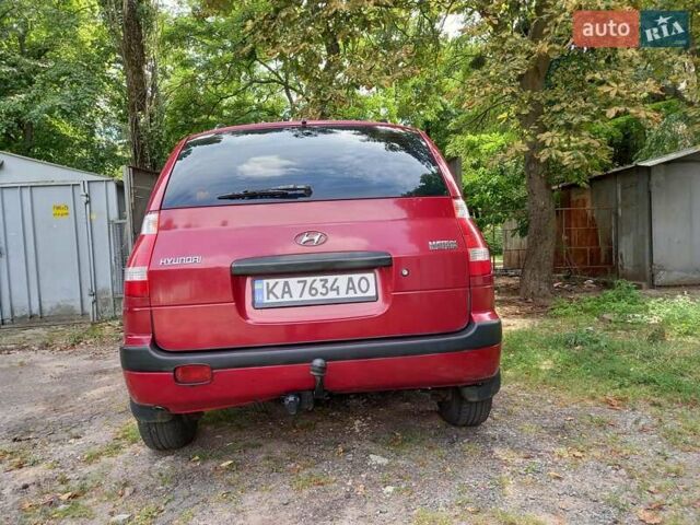 Красный Хендай Матрикс, объемом двигателя 1.6 л и пробегом 250 тыс. км за 3000 $, фото 1 на Automoto.ua