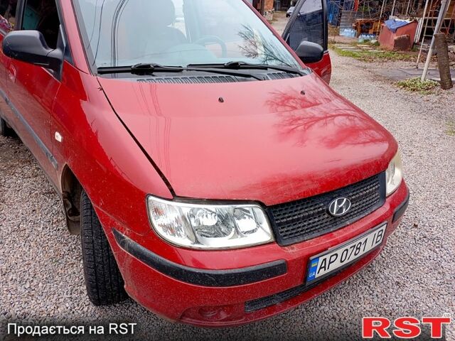 Красный Хендай Матрикс, объемом двигателя 1.6 л и пробегом 270 тыс. км за 3600 $, фото 1 на Automoto.ua