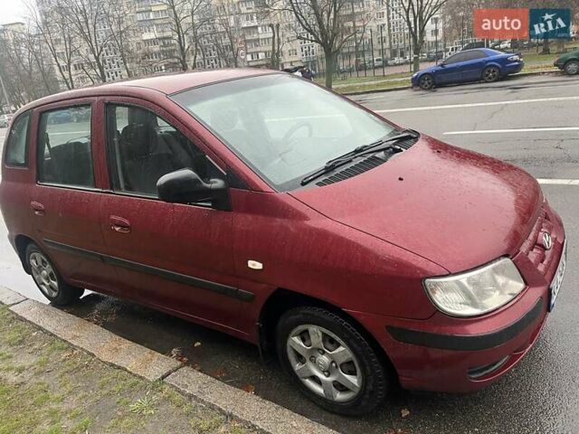 Красный Хендай Матрикс, объемом двигателя 1.6 л и пробегом 500 тыс. км за 4100 $, фото 1 на Automoto.ua