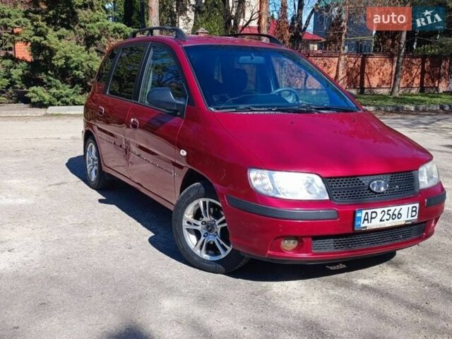 Красный Хендай Матрикс, объемом двигателя 1.8 л и пробегом 147 тыс. км за 4500 $, фото 1 на Automoto.ua