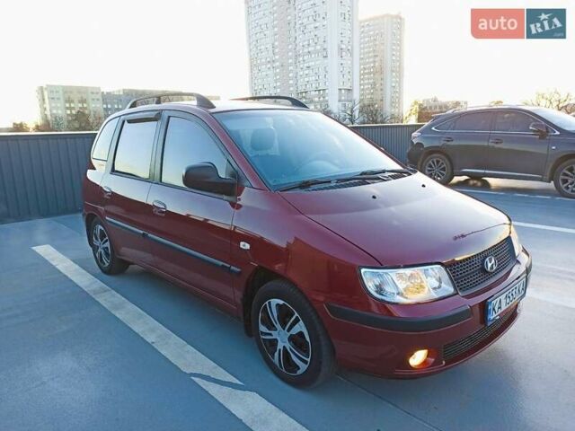 Красный Хендай Матрикс, объемом двигателя 1.6 л и пробегом 227 тыс. км за 4599 $, фото 1 на Automoto.ua