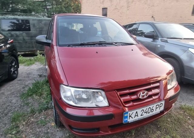 Красный Хендай Матрикс, объемом двигателя 1.6 л и пробегом 275 тыс. км за 3127 $, фото 1 на Automoto.ua
