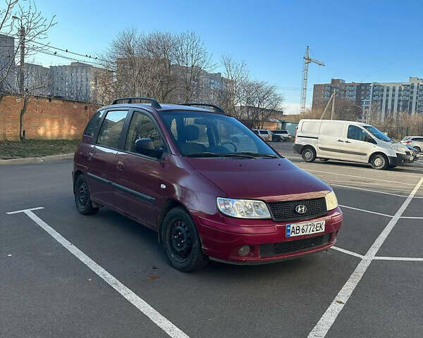 Красный Хендай Матрикс, объемом двигателя 1.6 л и пробегом 150 тыс. км за 2900 $, фото 1 на Automoto.ua