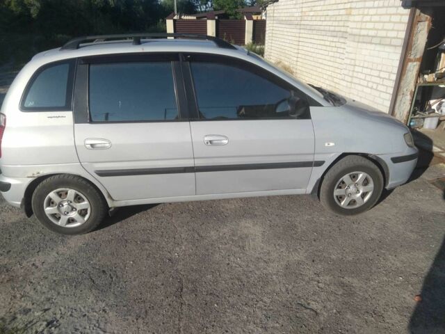 Серый Хендай Матрикс, объемом двигателя 1.6 л и пробегом 237 тыс. км за 2800 $, фото 1 на Automoto.ua