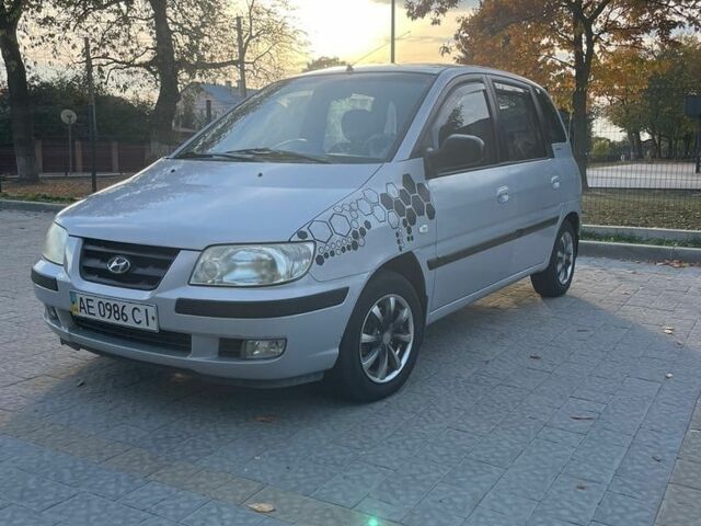 Сірий Хендай Матрікс, об'ємом двигуна 1.6 л та пробігом 150 тис. км за 2499 $, фото 1 на Automoto.ua