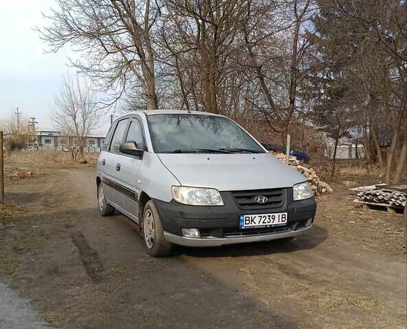 Серый Хендай Матрикс, объемом двигателя 1.6 л и пробегом 300 тыс. км за 3000 $, фото 1 на Automoto.ua