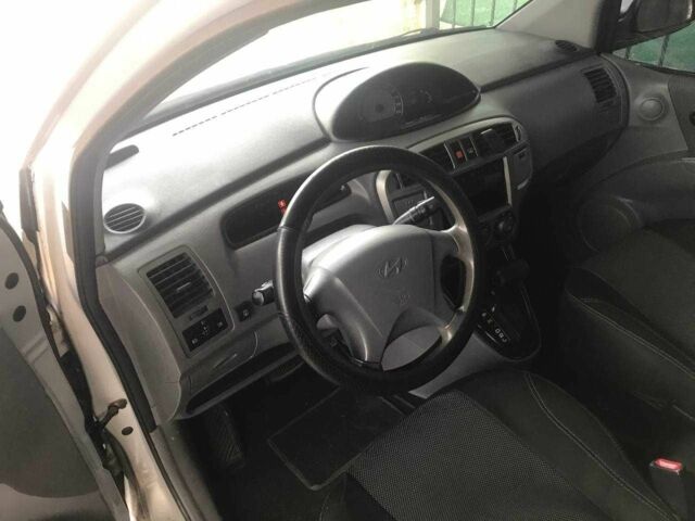 Серый Хендай Матрикс, объемом двигателя 0 л и пробегом 310 тыс. км за 3700 $, фото 1 на Automoto.ua