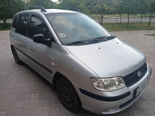 Сірий Хендай Матрікс, об'ємом двигуна 1.8 л та пробігом 227 тис. км за 4100 $, фото 1 на Automoto.ua