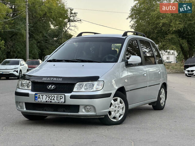 Сірий Хендай Матрікс, об'ємом двигуна 1.8 л та пробігом 156 тис. км за 4600 $, фото 1 на Automoto.ua