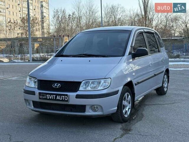 Серый Хендай Матрикс, объемом двигателя 1.6 л и пробегом 159 тыс. км за 4999 $, фото 1 на Automoto.ua