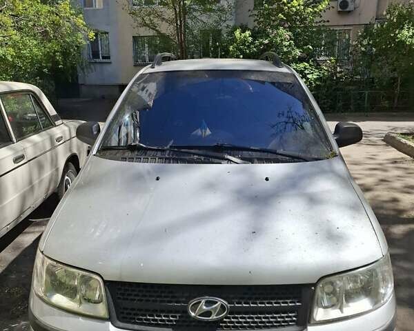 Сірий Хендай Матрікс, об'ємом двигуна 1.8 л та пробігом 196 тис. км за 4490 $, фото 1 на Automoto.ua