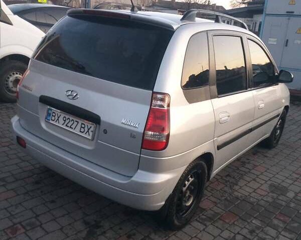 Серый Хендай Матрикс, объемом двигателя 1.8 л и пробегом 177 тыс. км за 5700 $, фото 1 на Automoto.ua