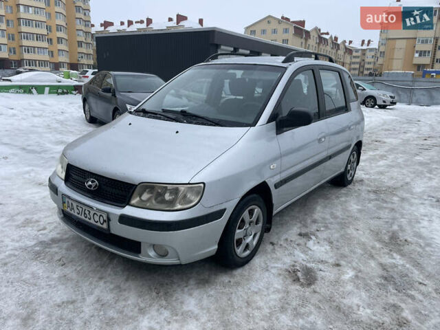 Серый Хендай Матрикс, объемом двигателя 1.6 л и пробегом 332 тыс. км за 2999 $, фото 1 на Automoto.ua