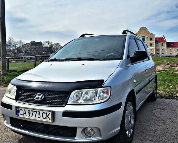 Серый Хендай Матрикс, объемом двигателя 1.6 л и пробегом 200 тыс. км за 4500 $, фото 1 на Automoto.ua