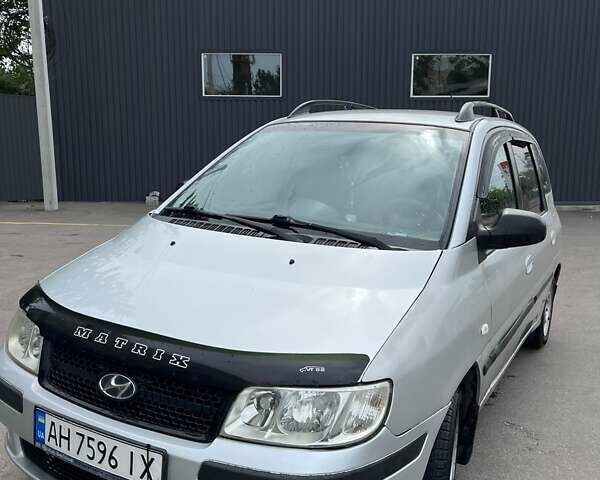 Сірий Хендай Матрікс, об'ємом двигуна 1.6 л та пробігом 214 тис. км за 4000 $, фото 1 на Automoto.ua