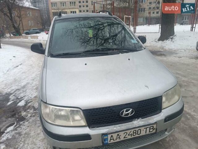 Серый Хендай Матрикс, объемом двигателя 1.6 л и пробегом 400 тыс. км за 2500 $, фото 1 на Automoto.ua