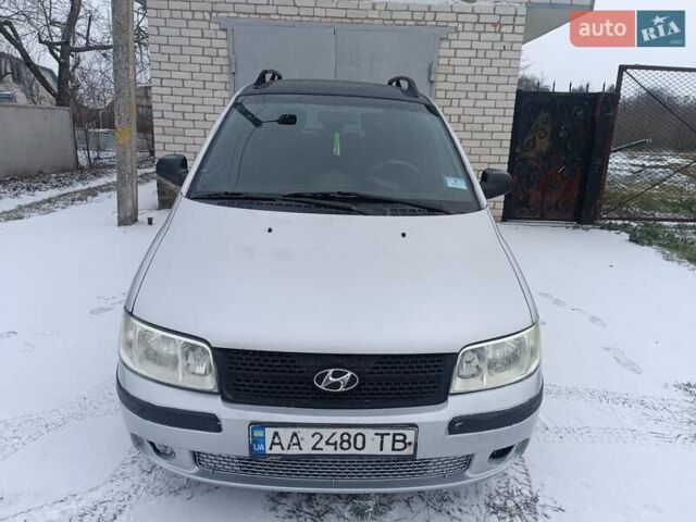 Серый Хендай Матрикс, объемом двигателя 1.6 л и пробегом 400 тыс. км за 2900 $, фото 1 на Automoto.ua